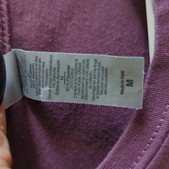 NWOT Graphic Woman's T Shirt - Picture 5 of 9